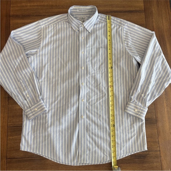 LL Bean Men's Wrinkle Resistant Long Sleeve Button Up Size 16 1/2-35 Light Blue - Picture 3 of 10